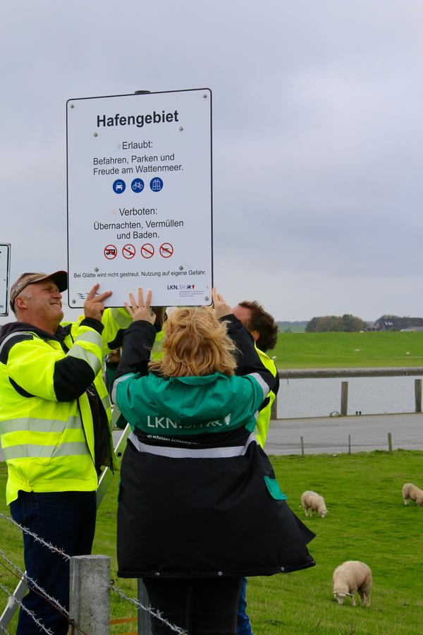 LKN Sperrwerk Husum Neues Schild