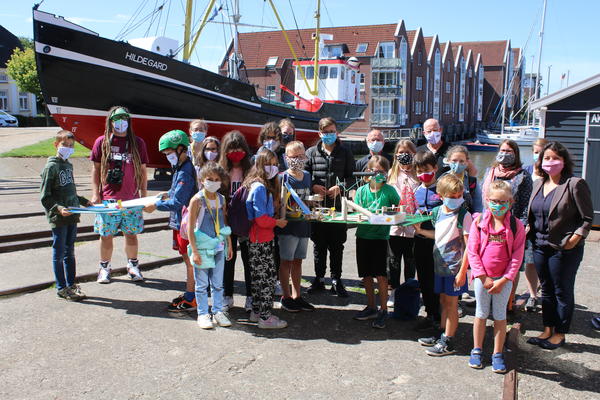 Spielplatz Totengang Kinder &uuml;bergeben Entw&uuml;rfe