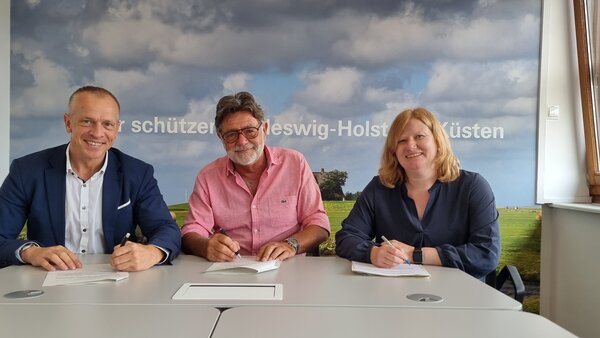 Dockkoog Brandruine Vertragsunterzeichnung