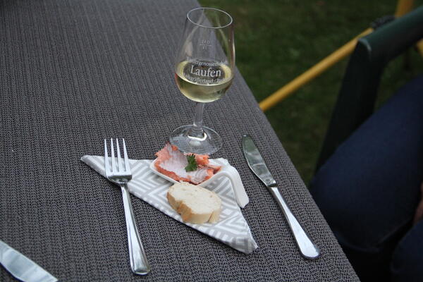 Offene HInterh&ouml;fe: Fisch und Wein